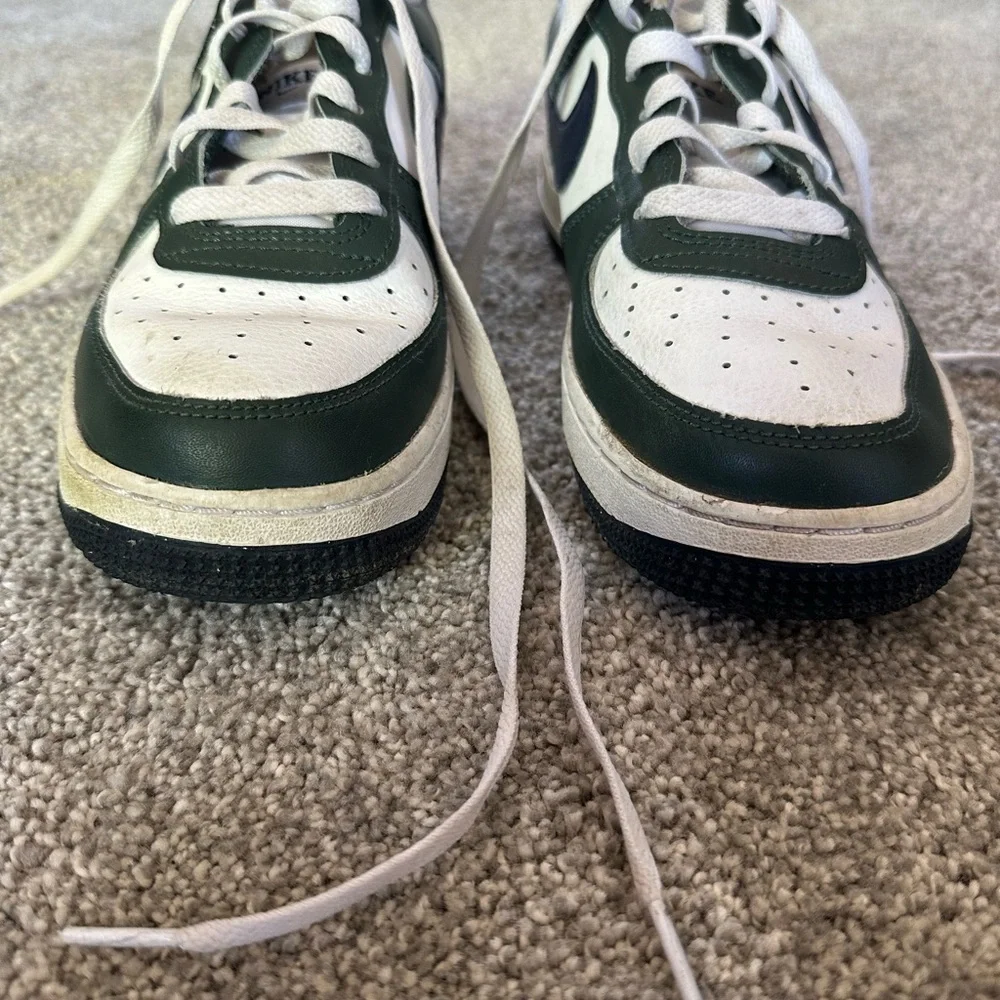 Nike Kids Low-Top Sneakers in Dark Green, White, and Navy